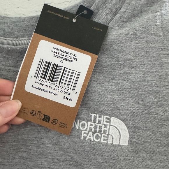 NWT The North Face
Women's Evolution Cutie Cotton T-Shirt in light gray Sz XL - Picture 4 of 7